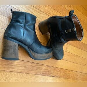 **SOLD**Women's Black Leather Ankle Boots